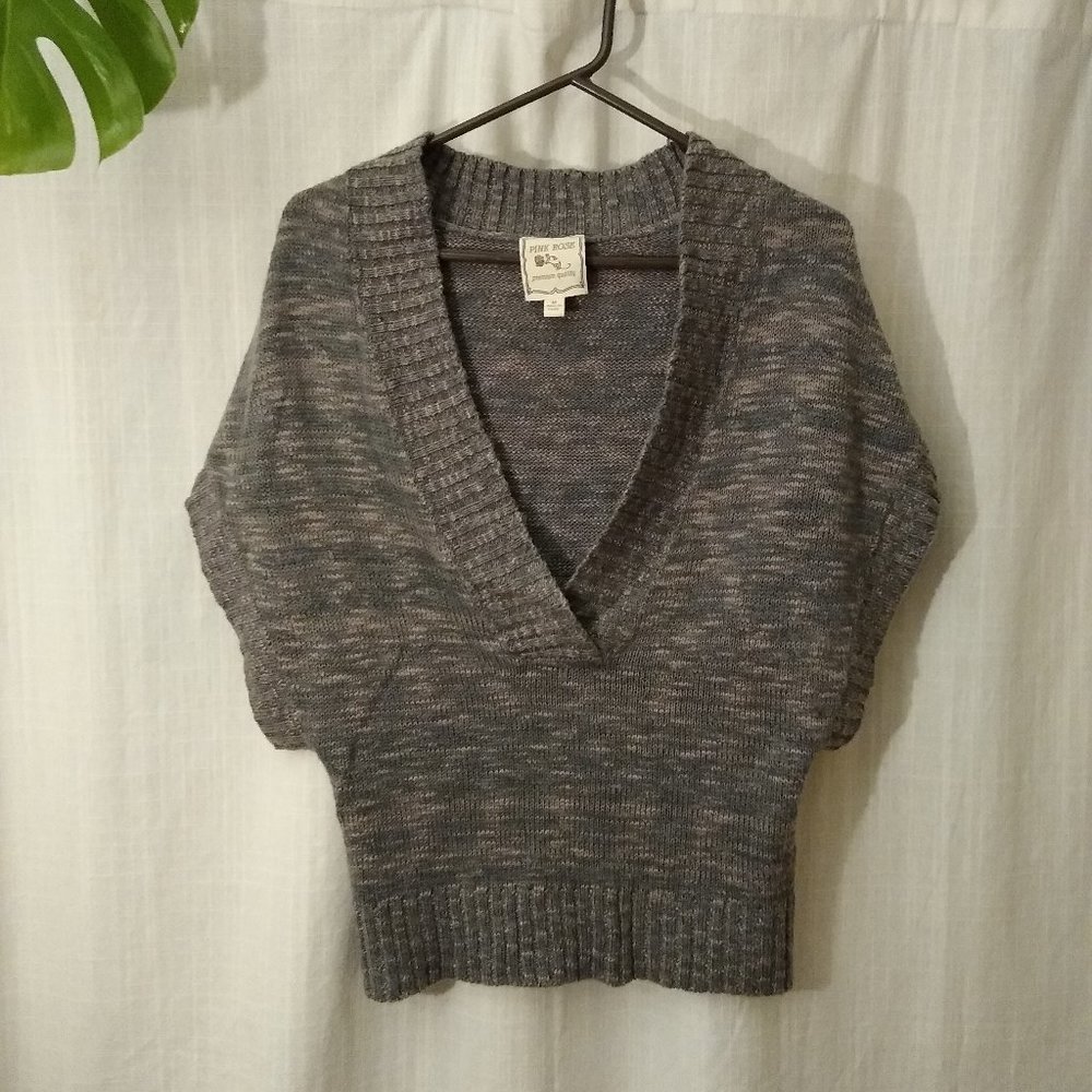 Gray knit sweater vest w/ droopy sleeves 🖤🌹
